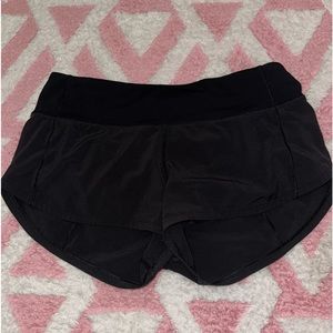 BLACK LULULEMON SPEED UP SHORTS !!! SIZE 4 2.5 INCH